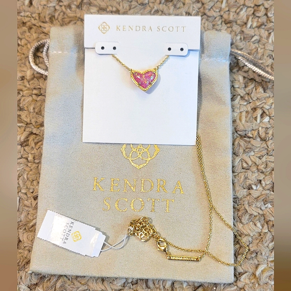 NWT Kendra Scott Gold And Pink Elisa Heart Necklace!!